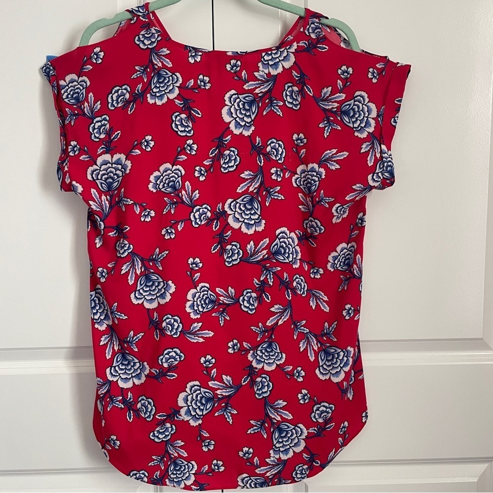 Express WomenFloralBlouse Red Pink Blue Short Sleeve V-Neck Tunic Top Size Large - Picture 2 of 7